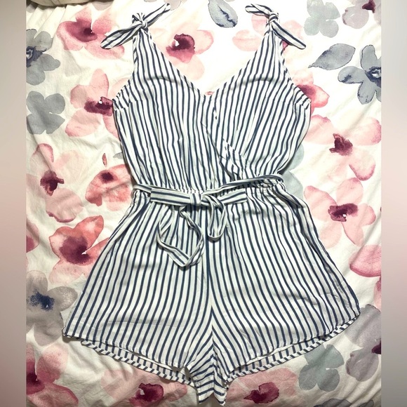 NWT Ambercrombie & Fitch V-Neck Belted Striped Romper Size XL - Picture 5 of 14